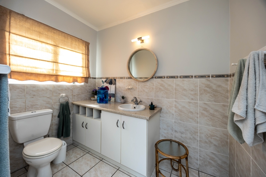To Let 4 Bedroom Property for Rent in Kidds Beach Eastern Cape